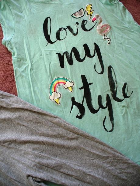 Trištvrtečné pyžamo, 146