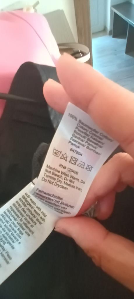 Dlha cierna bluzka, 40