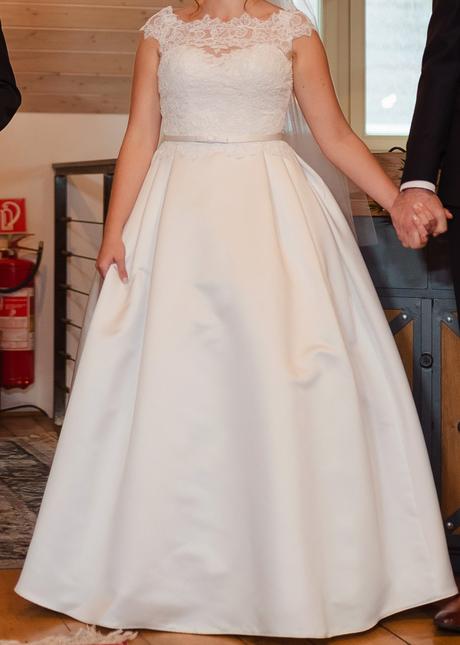 Pohodlné svadobné šaty s vreckami, s