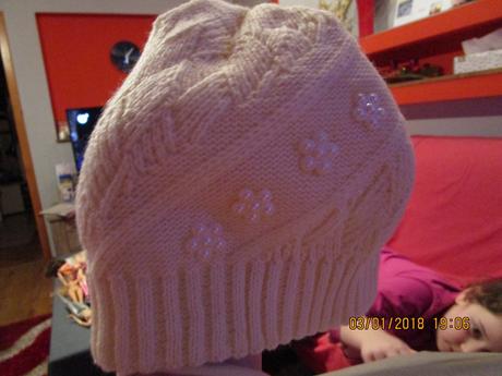 Svetlunko bézová čiapka zn.v/128/134, 134