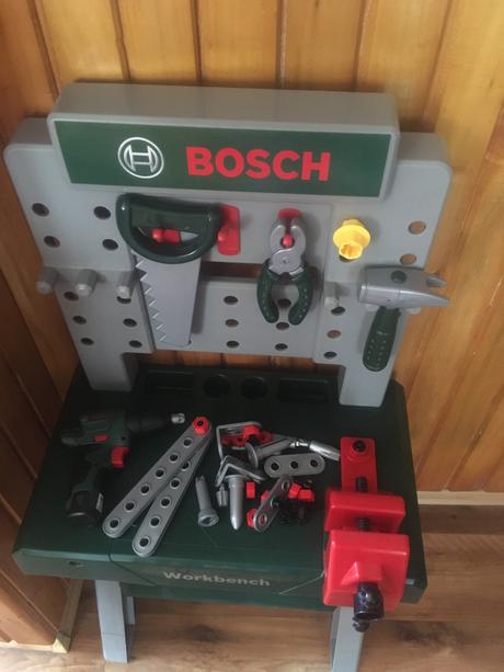 Bosh stolík s náradím, 