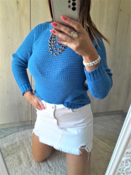 Svetrík s výrezom na chrbte-s, s