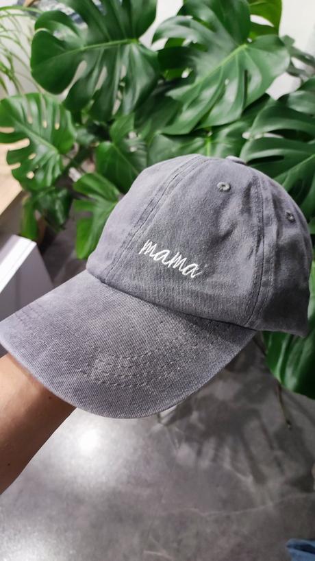 Šiltovka s výšivkou mama, 