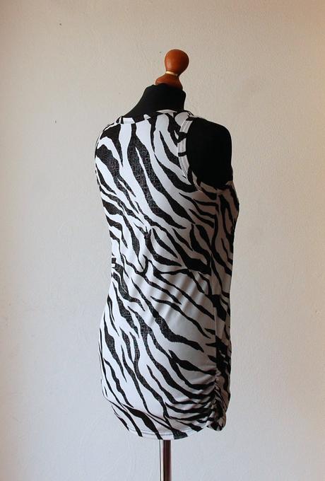 Štýlový predĺžený top so vzorom zebry a flitrami, m