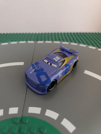 Cars mcqueen autá,