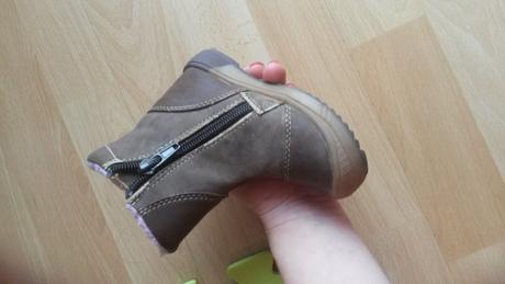 Dievcenske cizmicky, baťa,19