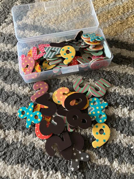 Farebné magnetky čísla 80ks, 