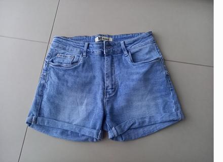 Šortky, 30