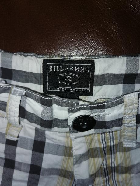 Predám krásne šortky, billabong,122
