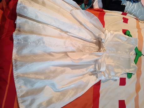 Šaty s obyčajnou poštou, 158