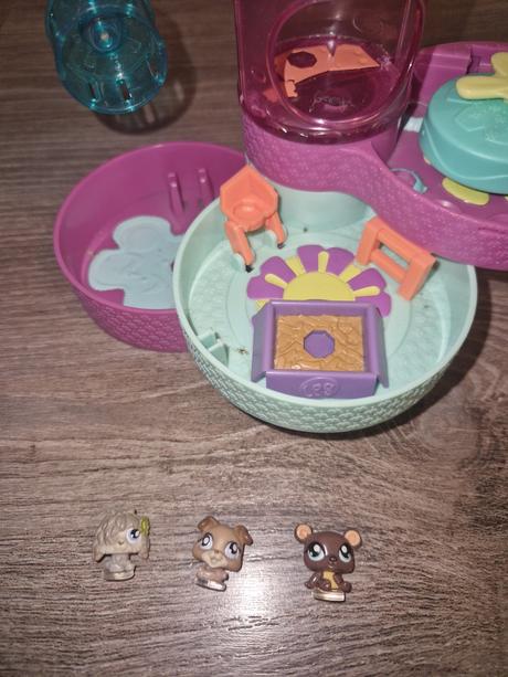 Littlest pet shop teeniest tinest deluxe playset, 