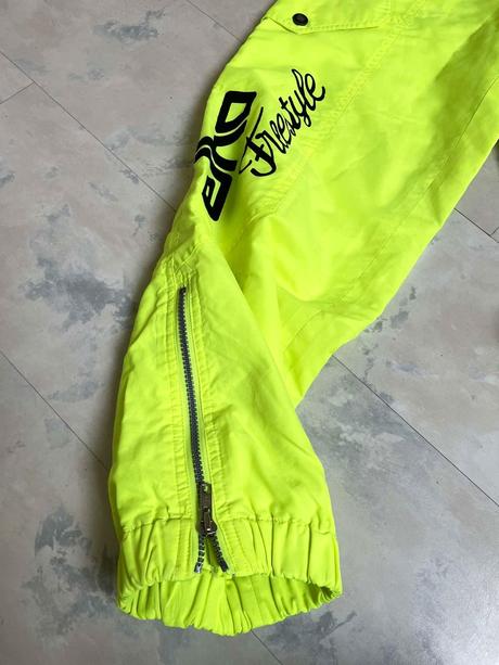 Neónové freestylové otepľovačky, 