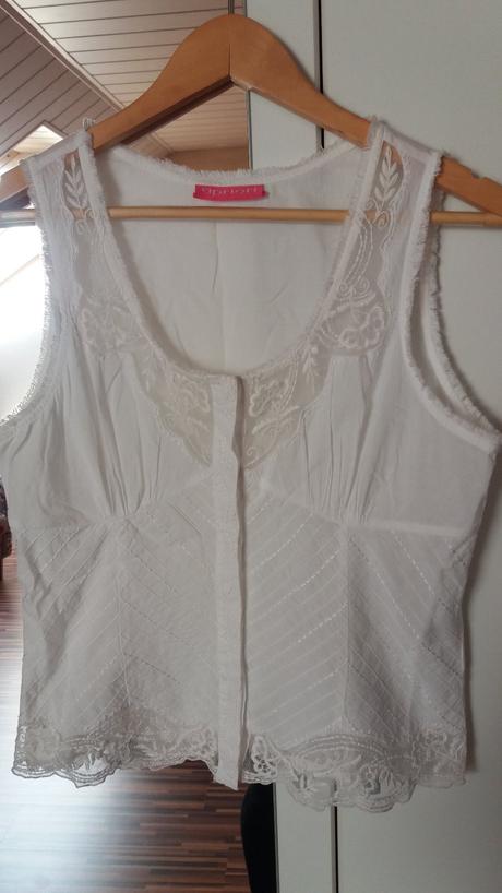 Biela košeľa bez rukavov, s