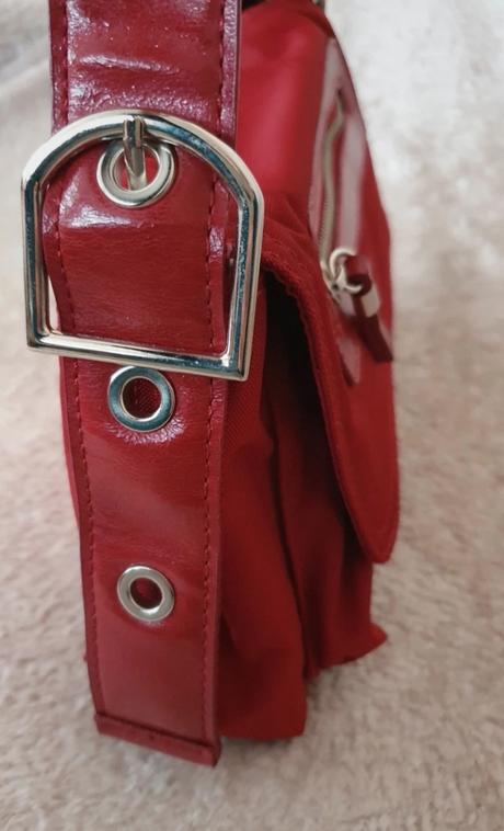 Elle kabelka, ellesse