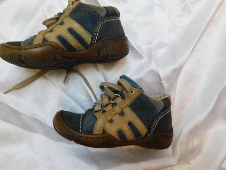 Kvalitne kožene topanky,na boku zips, 22