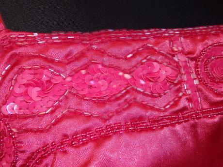 Velmi pekne volanikove saty, 38