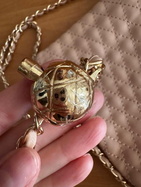 Ružova mala kabelka, 