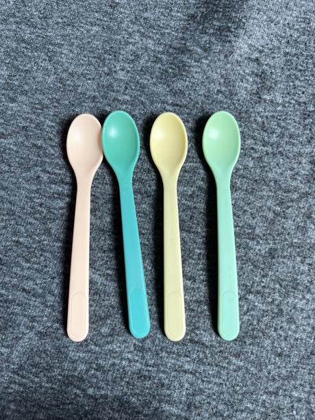 Detske plastové lyžičky,