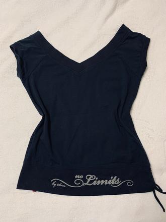 Čierne tričko s výstrihom do v zn. sam, s.a.m.,m