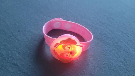 Svietiaci náramok,