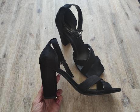 Čierne sandále na hrubom podpätku, 39