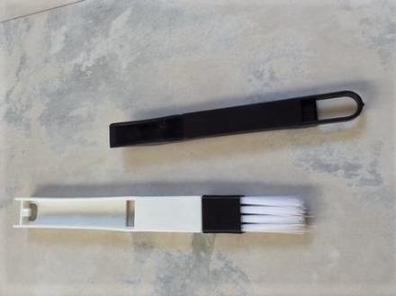 Smetáčik a metlička na okenné a dverové rámy, 