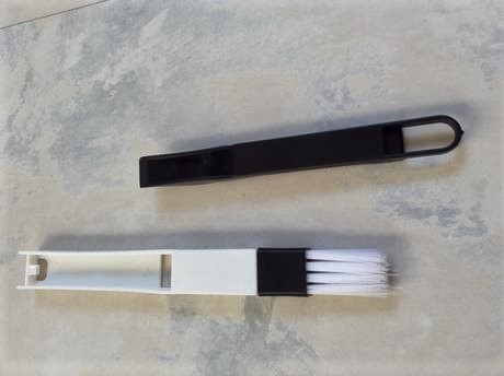 Smetáčik a metlička na okenné a dverové rámy, 