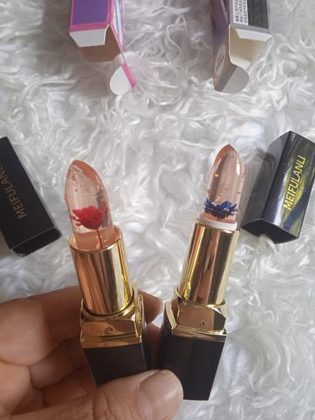 Priehľadný lesk na pery,