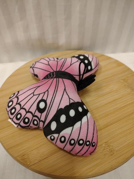 Plyšový ružovo čierny motýľ, 22 cm,