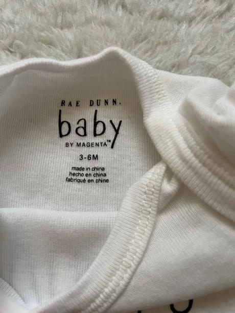 Biele body s napismi, 68