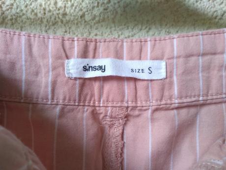 Letné ružové nohavice s látkovým opaskom, sinsay,s