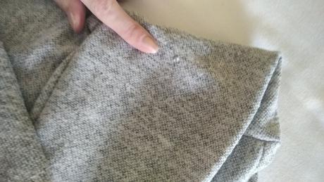 Šedé šaty s flitrami, 140