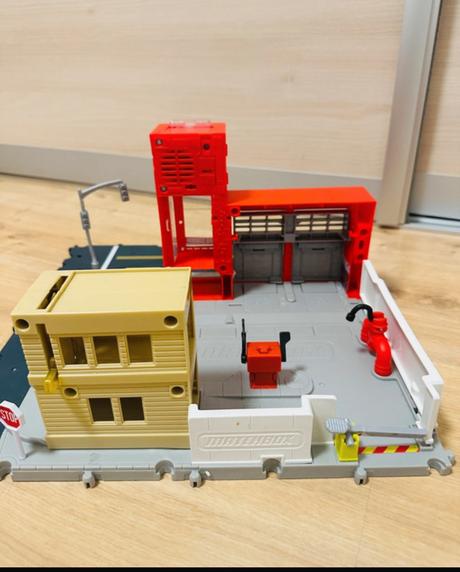 Match box hasičská stanica, 