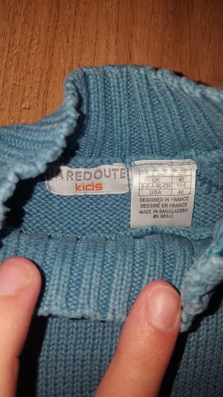 Modrý svetrík č.104, 104