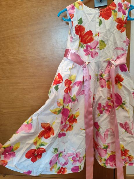 Dievčenské šaty, 116