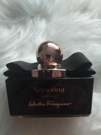 Signorina misterioso-parfém, 