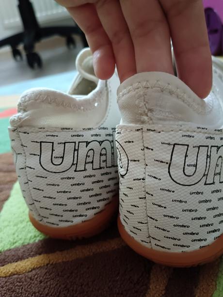 Halovky, umbro,40