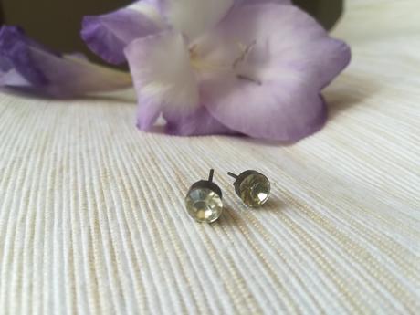 Mix rôznych náušníc,