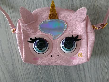 Kabelka zatvárajúca oči, 