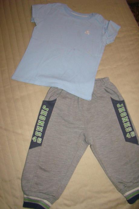 Tepláky a tričko- cena spolu, 86