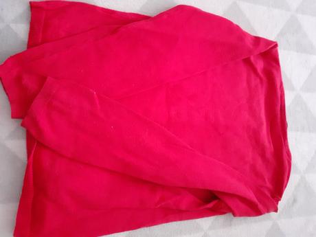 Cerveny svetrik na gombiky, 116