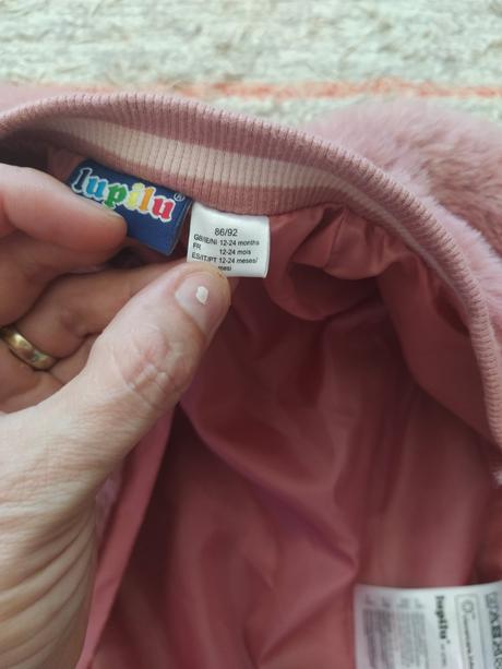 Dievčenská bundička, 86