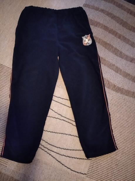 Fleesove tepláky, 54