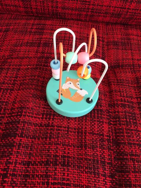 Detsky hlavolam prevliekacka,