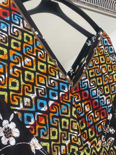 Damske farebne  elasticke šaty, 42