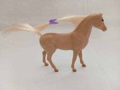 Plastové koníky s hrivou, 
