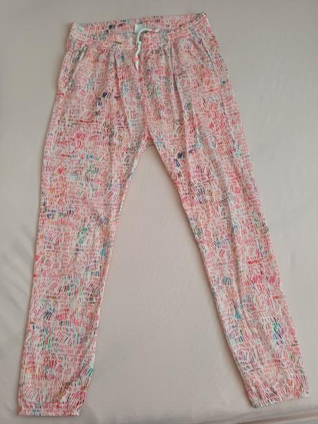 3 nohavice + pyžamové zdarma, 152