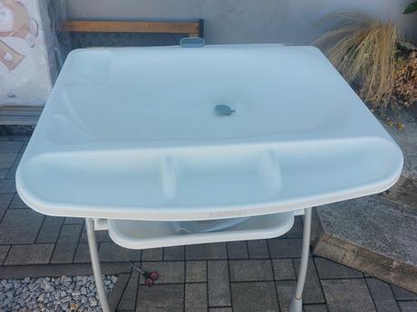 Vanička so stojanom cam, 