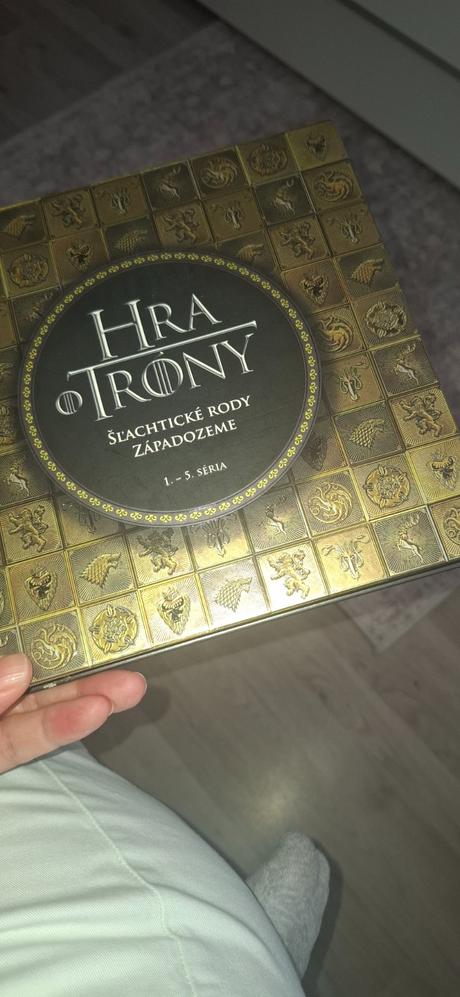 Kniha hra o trony, slovart,