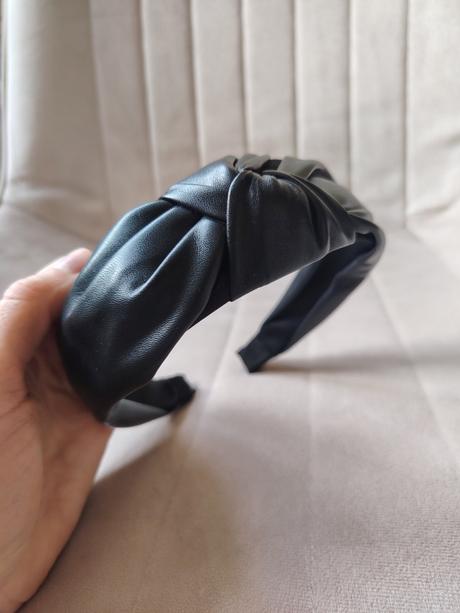 Čierna čelenka do vlasov z umelej kože, 